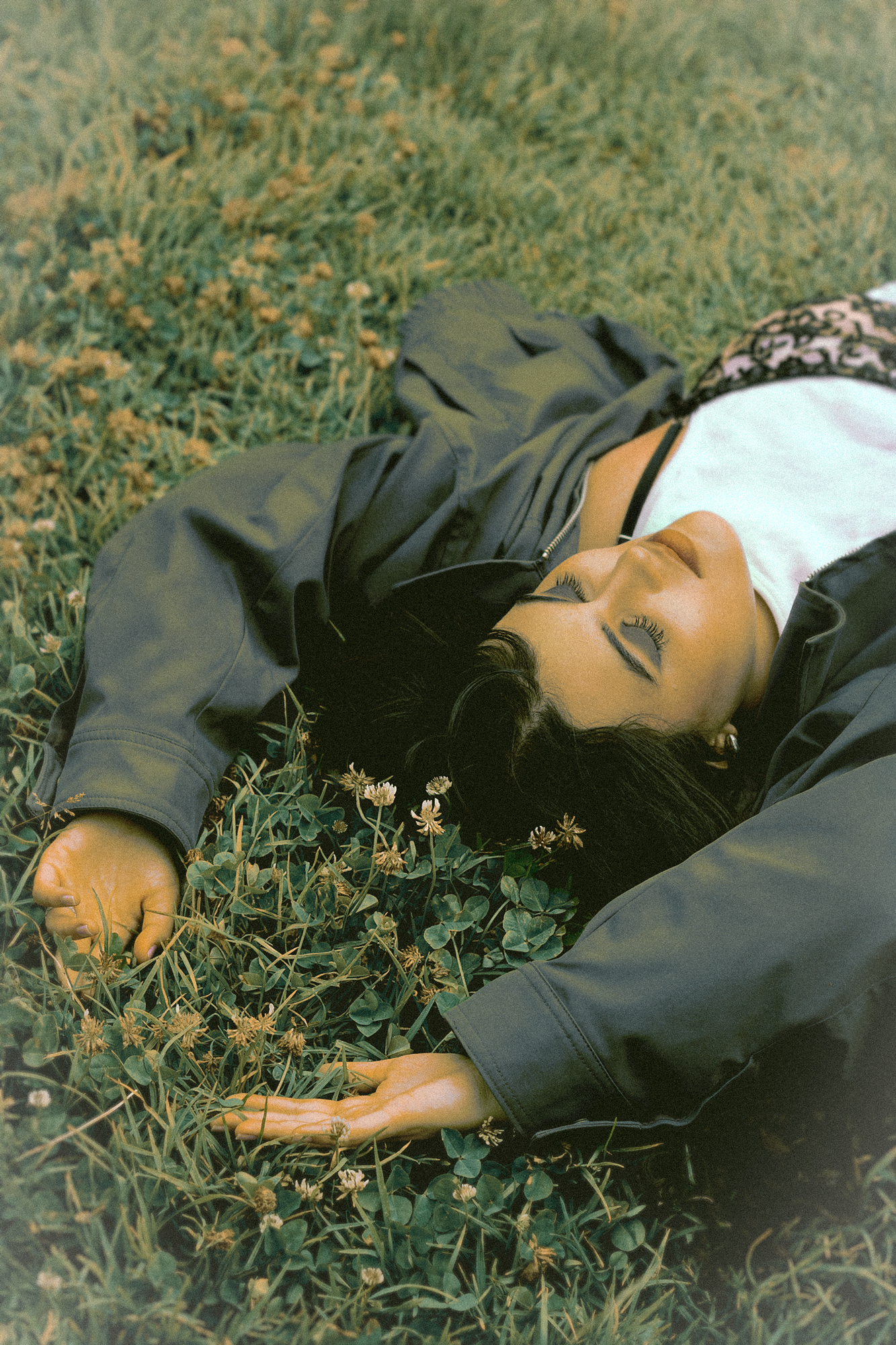 Retrato Dani en el pasto